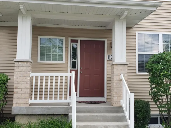 1218 Walnut Glen Dr, Crystal Lake, IL 60014