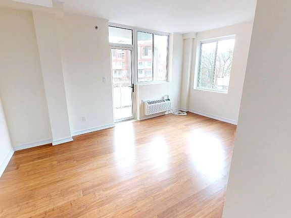 4th image of 8276 116th St #502