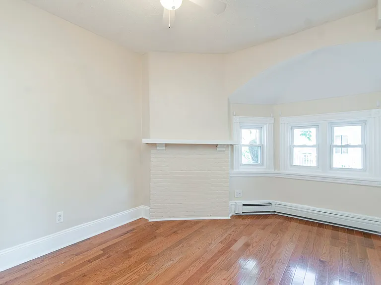 291-293 Nassau St #111 — Photo 5