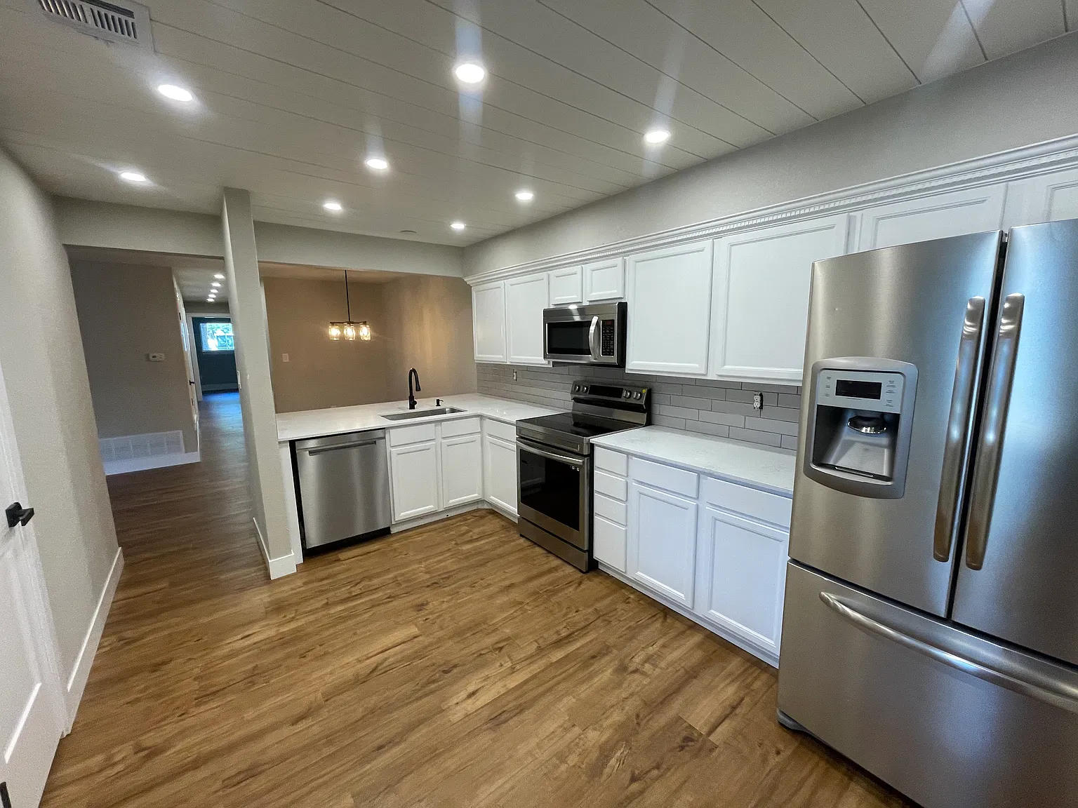 3 bed, 1345 sqft, $2,497 — Photo 4