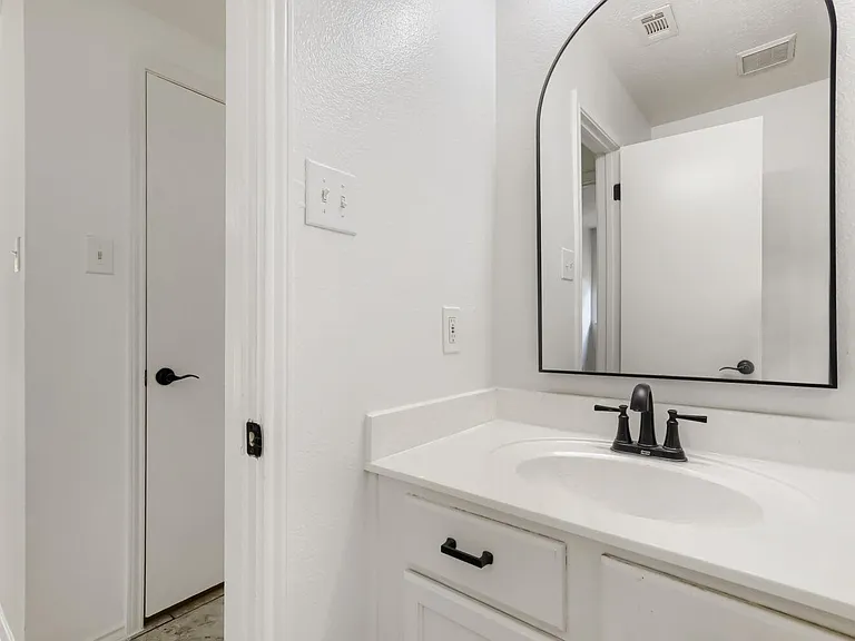 512 Woodford Dr — Photo 17