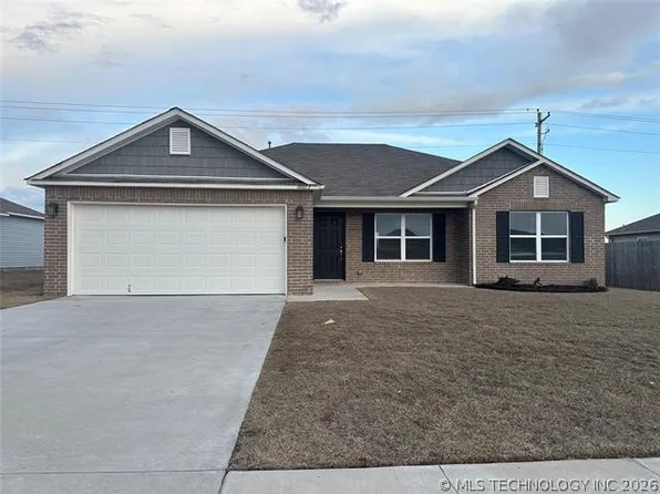 10813 N 101st Ct E, Owasso, OK 74055