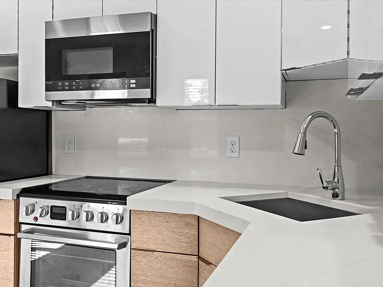 87-89 Malden St #302 — Photo 3