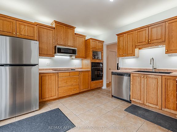 4th image of 323 8th St E