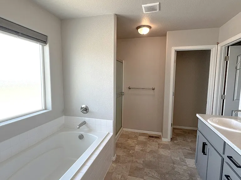 2618 Emerald St — Photo 5