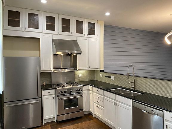 5th image of 925 N Willard Ct APT 1E
