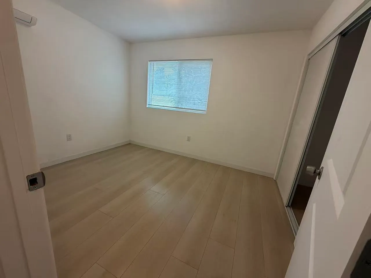 3 bed, 1000 sqft, $3,100 — Photo 3