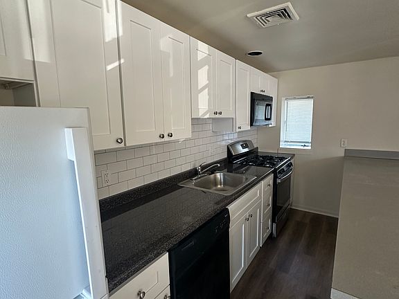 3rd image of 2627 Brown St #400
