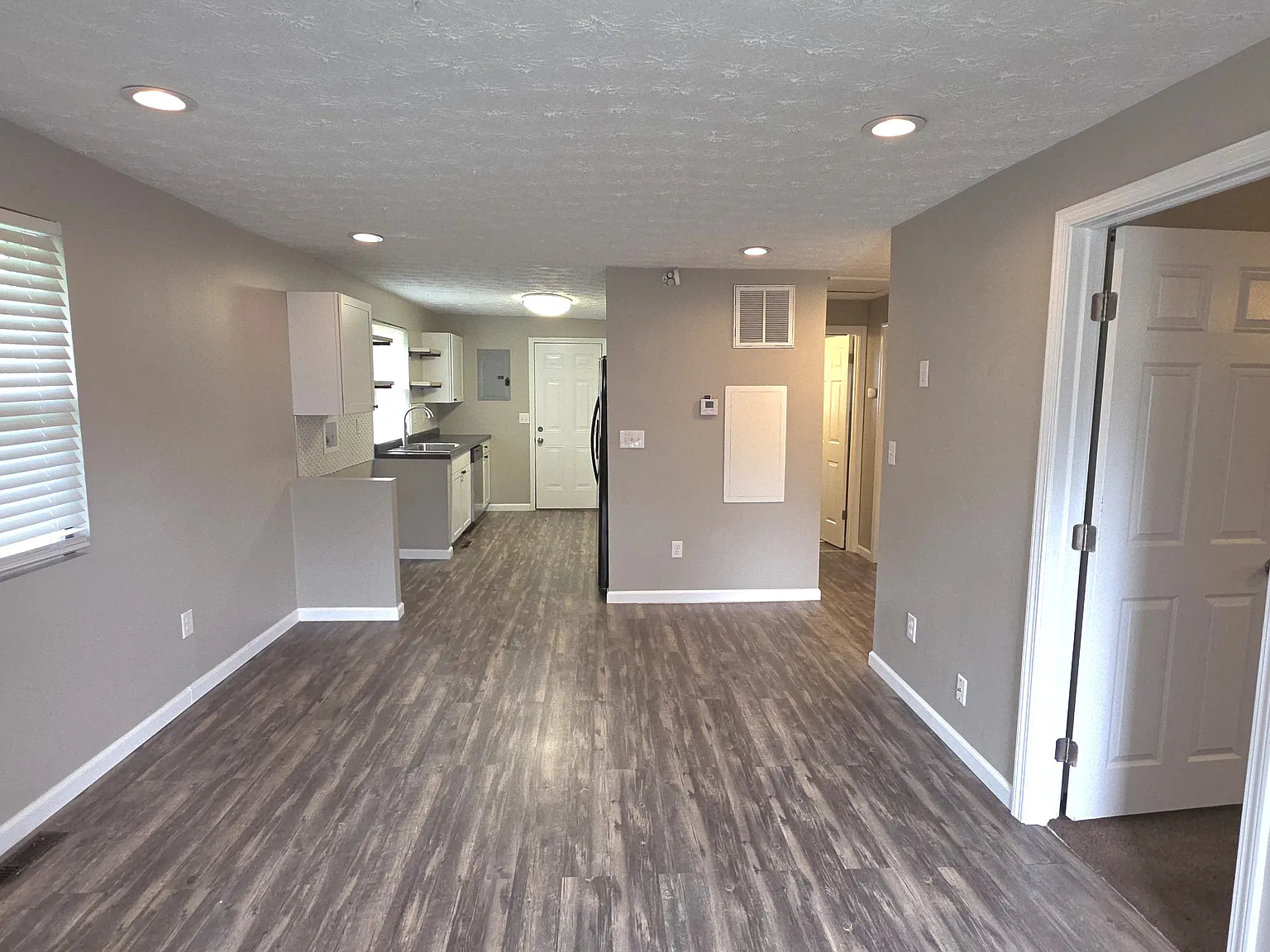3 bed, 780 sqft, $1,050 — Photo 3