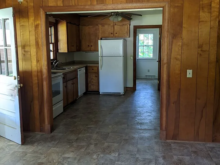 318 Jasper Ln — Photo 13