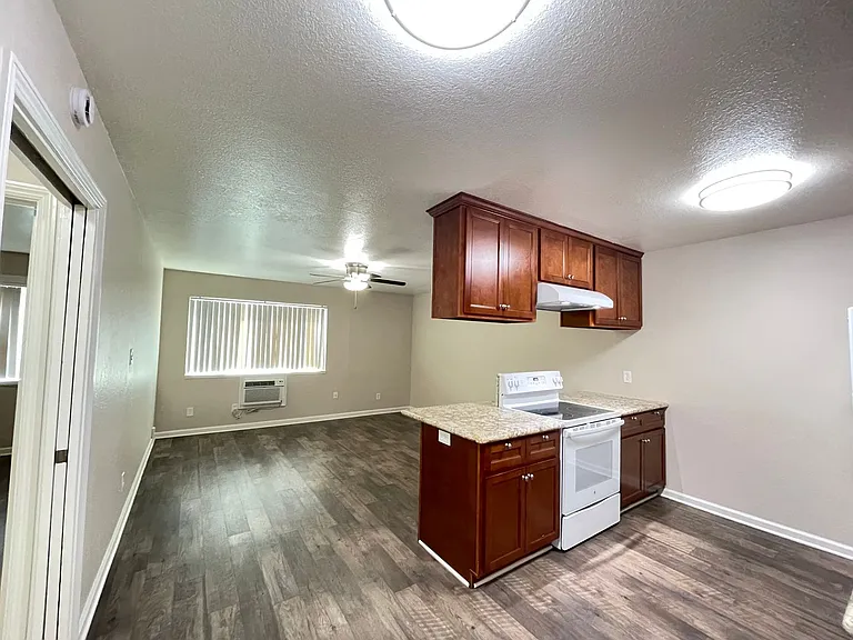 1711 N Street, Sacramento — Photo 11