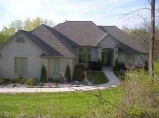 20988 W Barton Rd, New Berlin, WI 53146