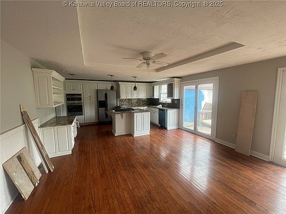3rd image of 6528 Maccorkle Ave SE