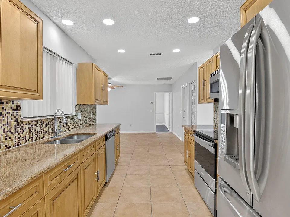 4135 Bay Laurel Way