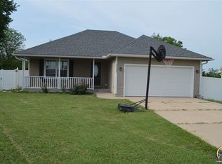 3905 NW Fielding Ter, Topeka, KS 66618