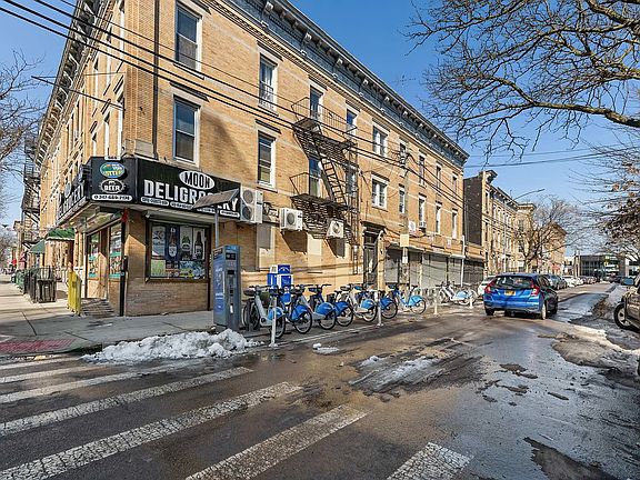 2nd image of 1811 Centre St APT 1