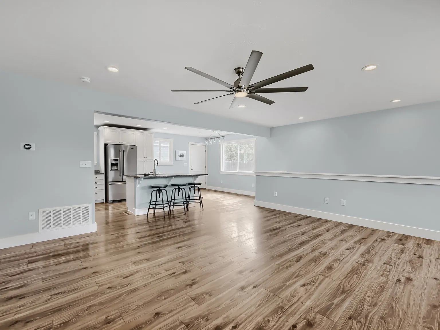 3 bed, 2722 sqft, $3,300 — Photo 3