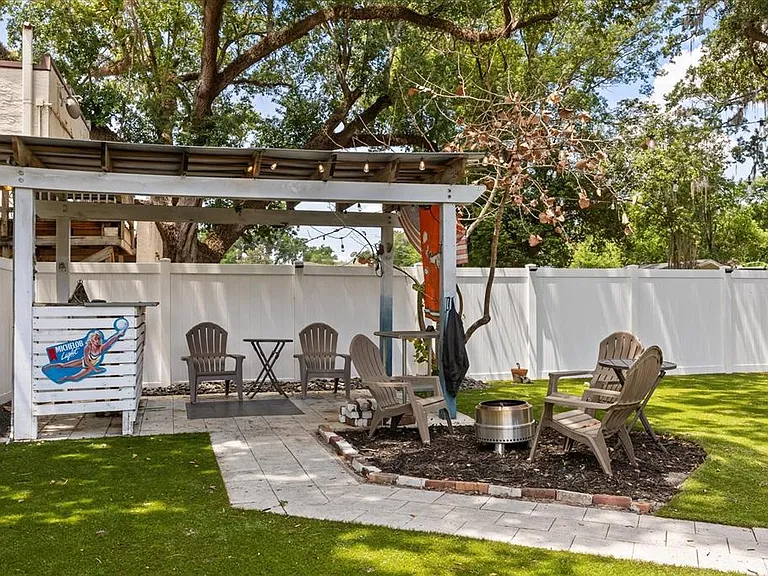 742 N Westmoreland Dr — Photo 36
