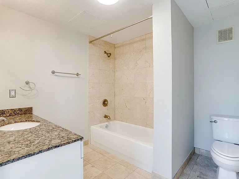 910 Houston St #301 — Photo 15