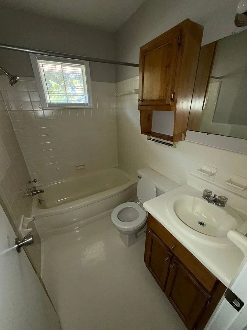 Graham Ave 3-Plex — Photo 4