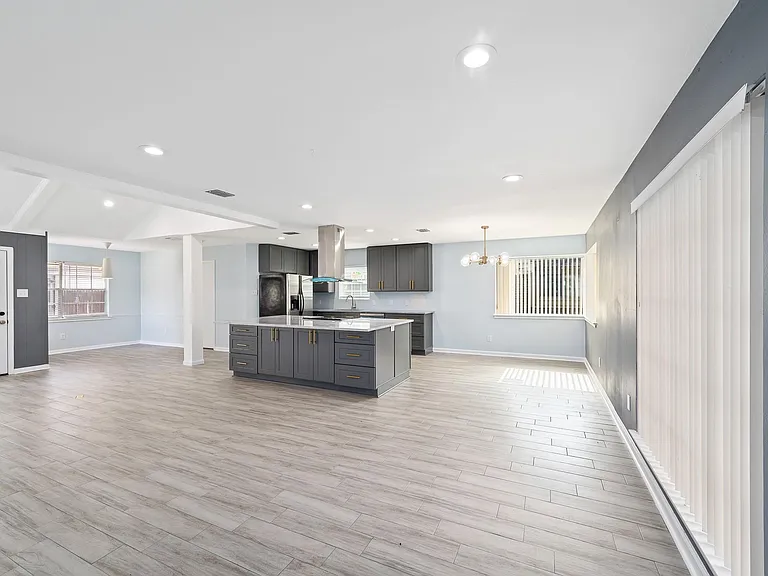 10623 Wickersham Ln — Photo 8