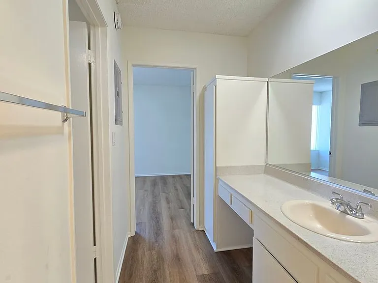 120 - 801 E Palmer Ave — Photo 31