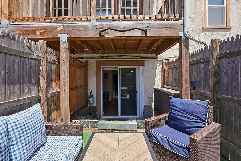 2 bed, 1.0 bath, 719 sqft, $2,900 — Photo 2
