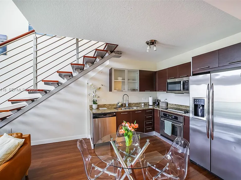 41 SE 5th St #1003 — Photo 2