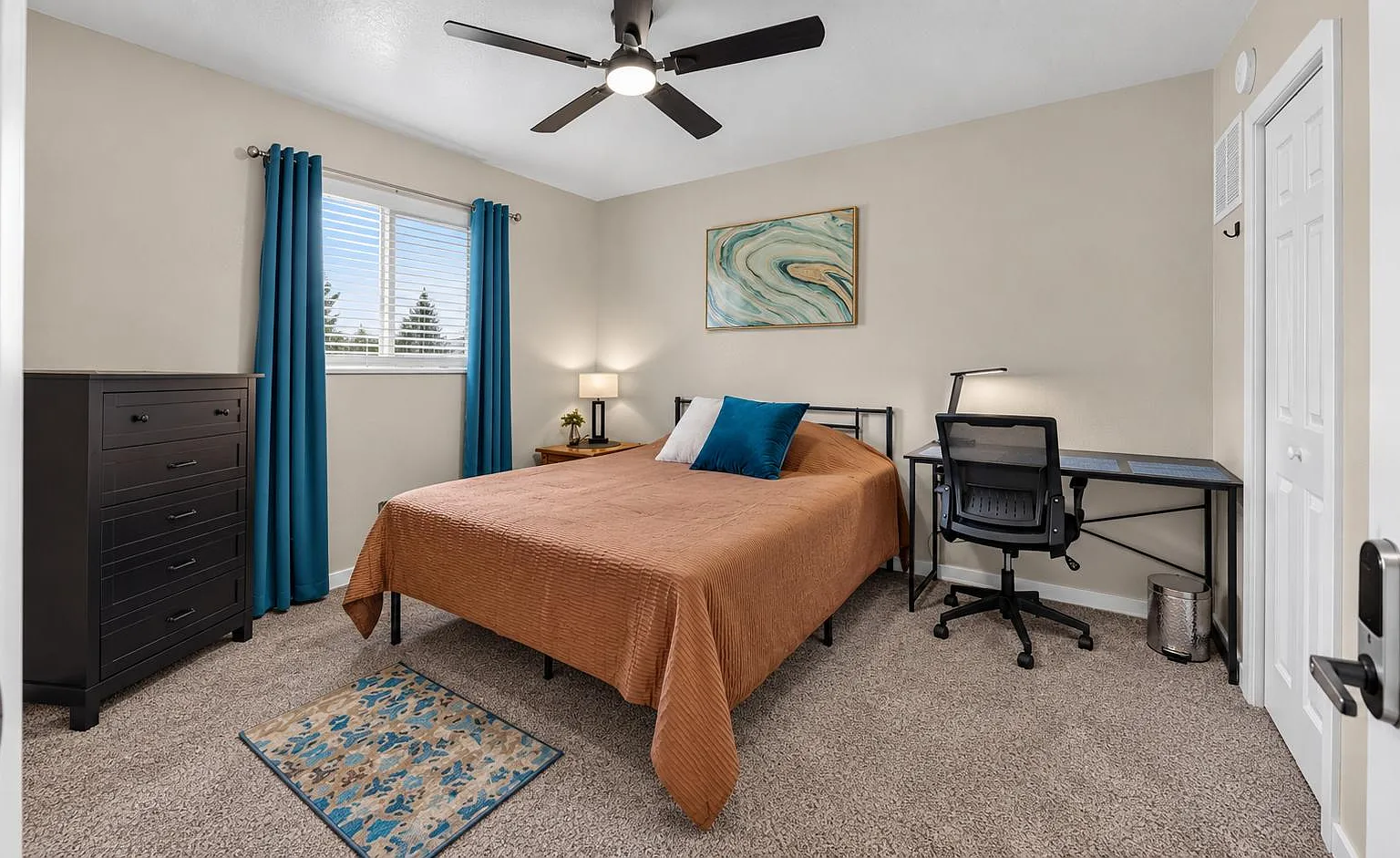 4 bed, 2.0 bath, 1636 sqft, $910 — Photo 3