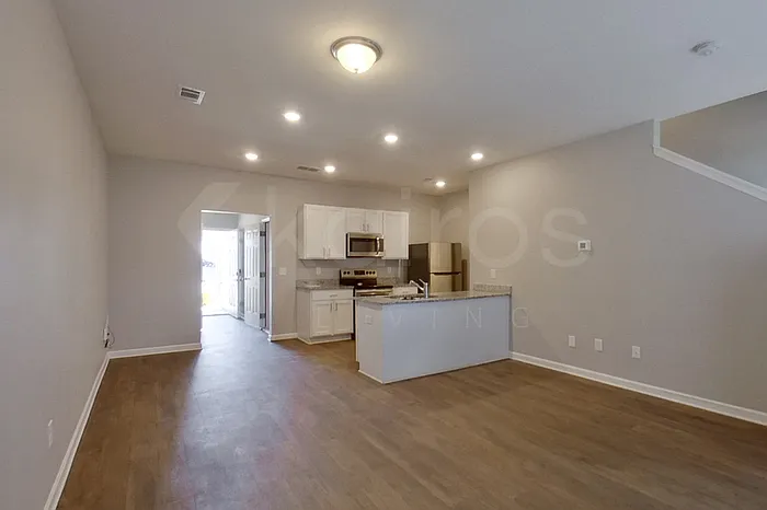 232 Long Island Dr — Photo 2