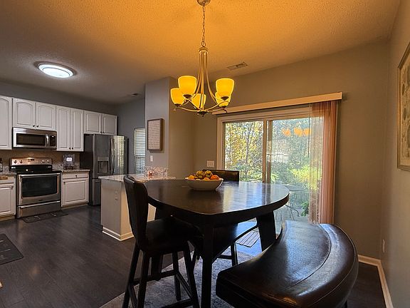 4th image of 512 Canyon Lake Cir #512
