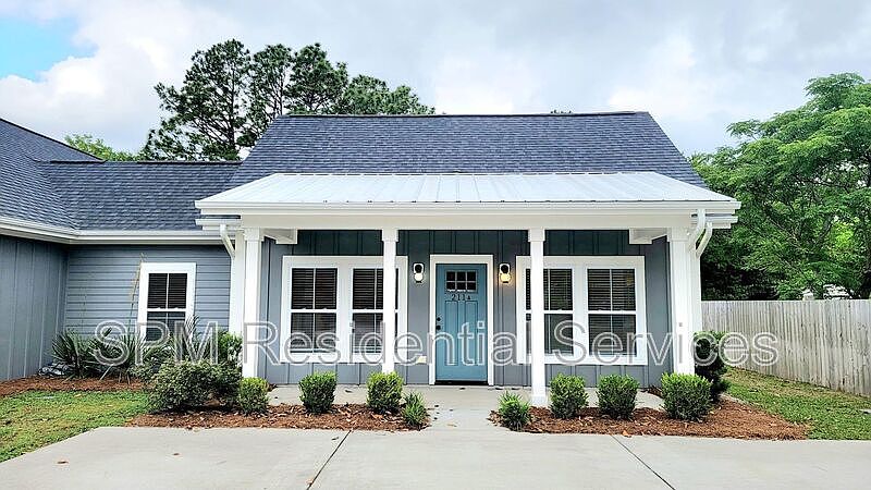 1st image of 211A Woodland Ave
