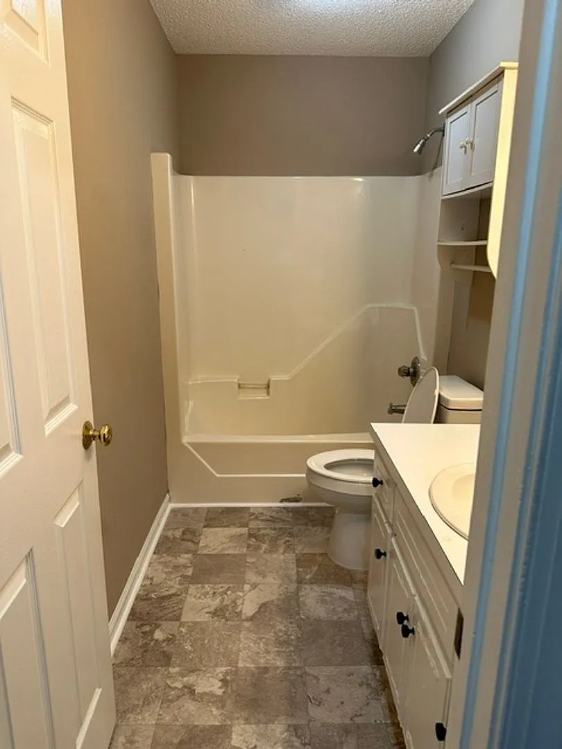 1012 Wythe Way — Photo 2