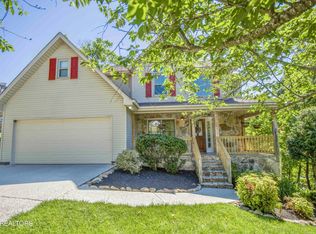 209 Country Walk Dr, Powell, TN 37849