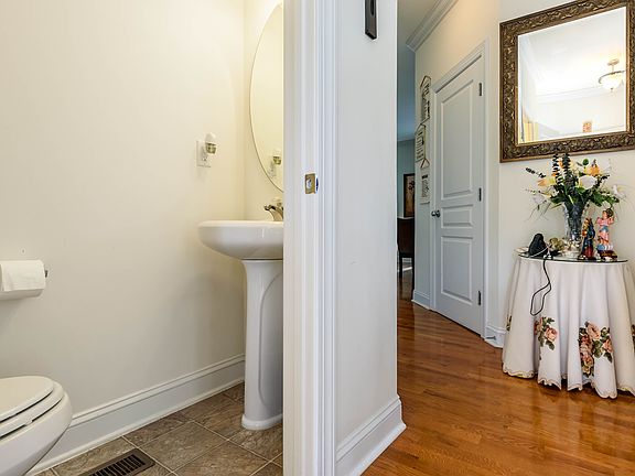 4th image of 21 Forest Creek Dr