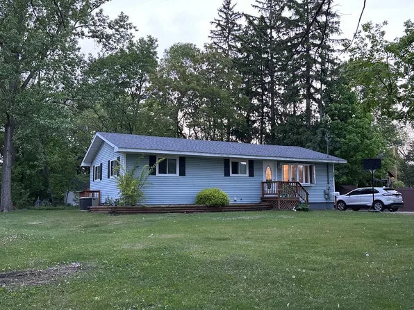 606 Berlin St, Waupaca, WI 54981