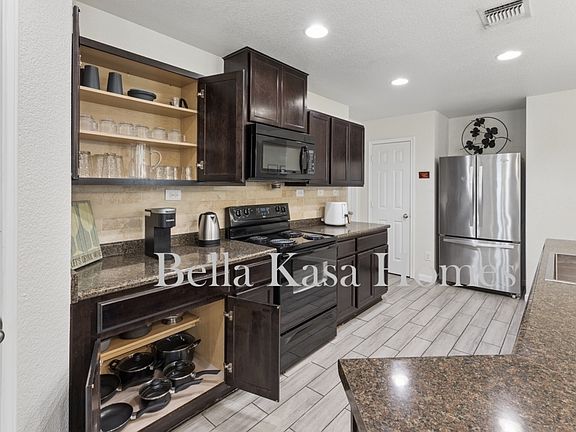 4th image of 903 Spello Cir