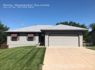 2530 SW Ancaster Rd, Topeka, KS 66614