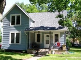 410 E Alfred St, Weyauwega, WI 54983