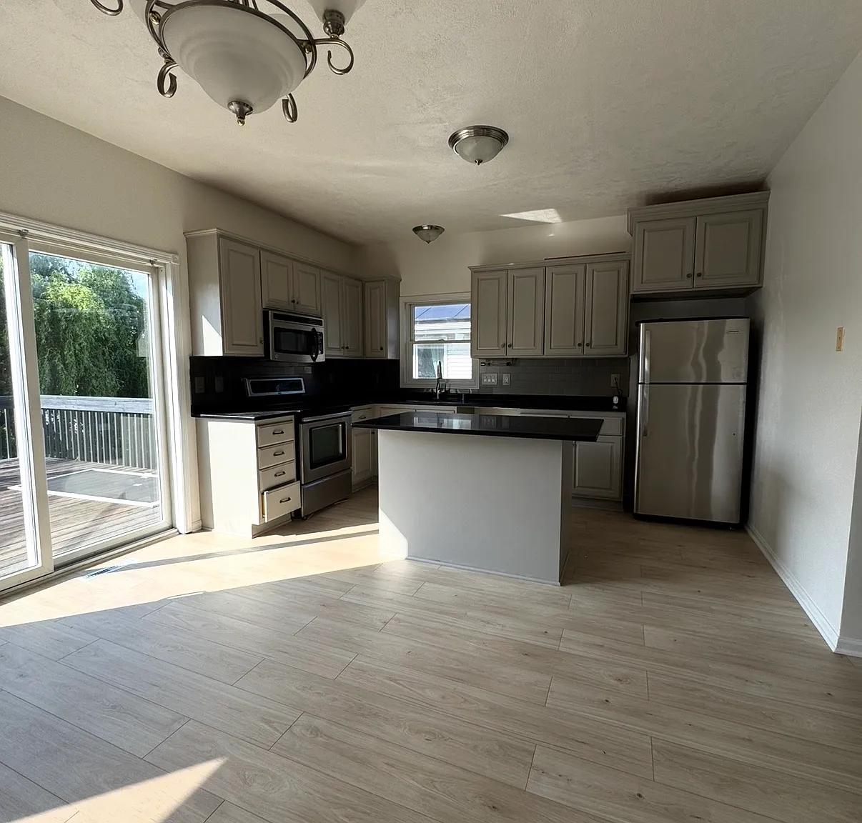 3 bed, 2.5 bath, 1796 sqft, $2,850 — Photo 1