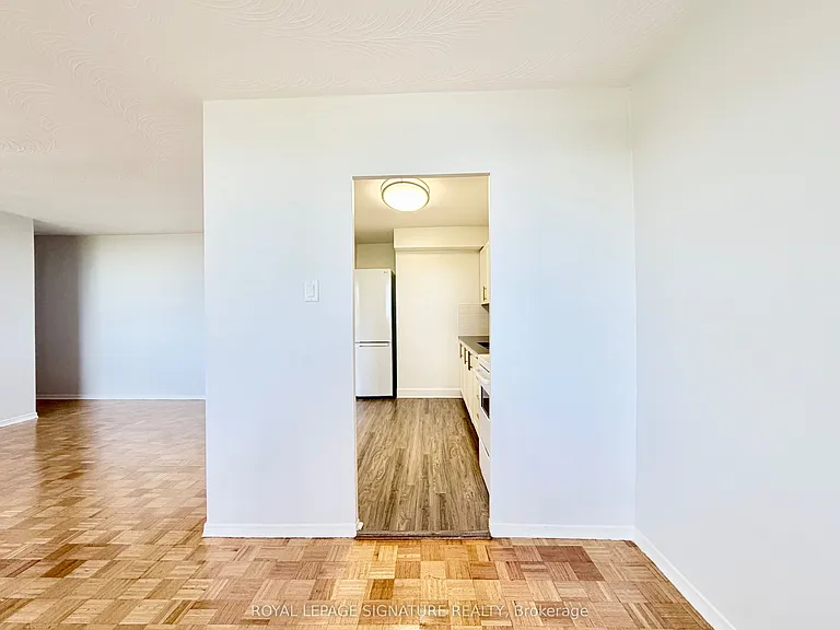 525 Eglinton Ave E #804 — Photo 10