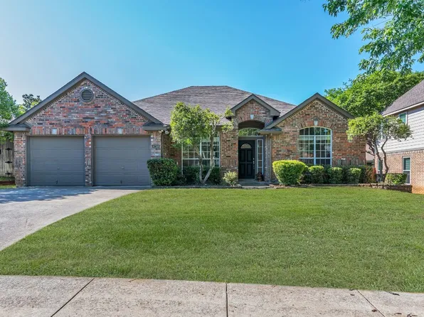 1723 Altacrest Dr, Grapevine, TX 76051