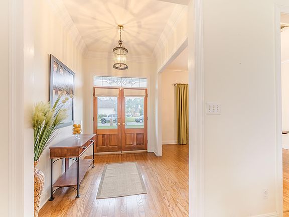 5th image of 116 Claremont Cir