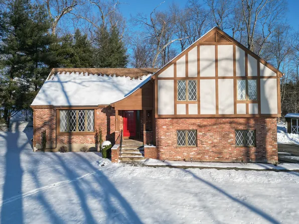 37 Forest Hills Drive, Farmington, CT 06032