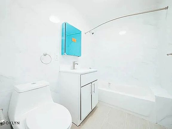 5th image of 366 Stockton St #2AD