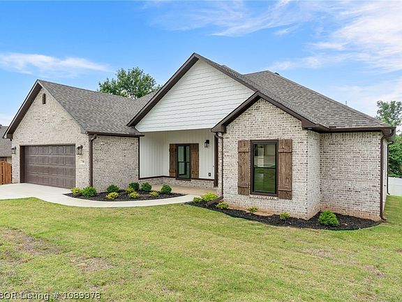3rd image of 740 Powderhorn Cir