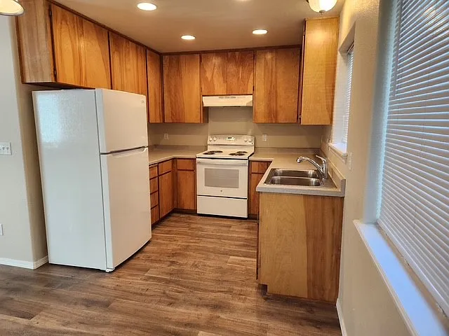 Berrydale Ave, Medford — Photo 3