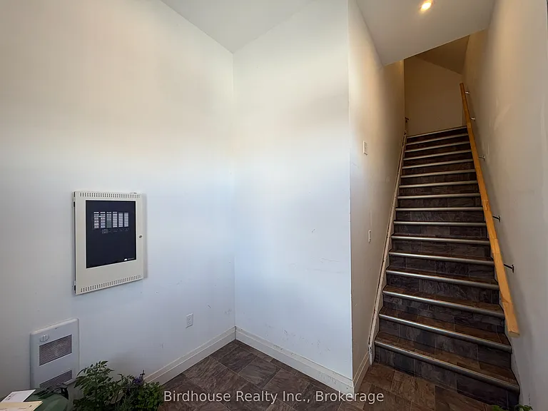 19 Cambridge St S #1 — Photo 12