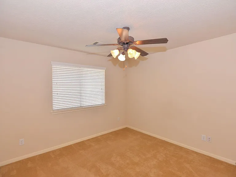13607 Manor Crest Ln — Photo 20