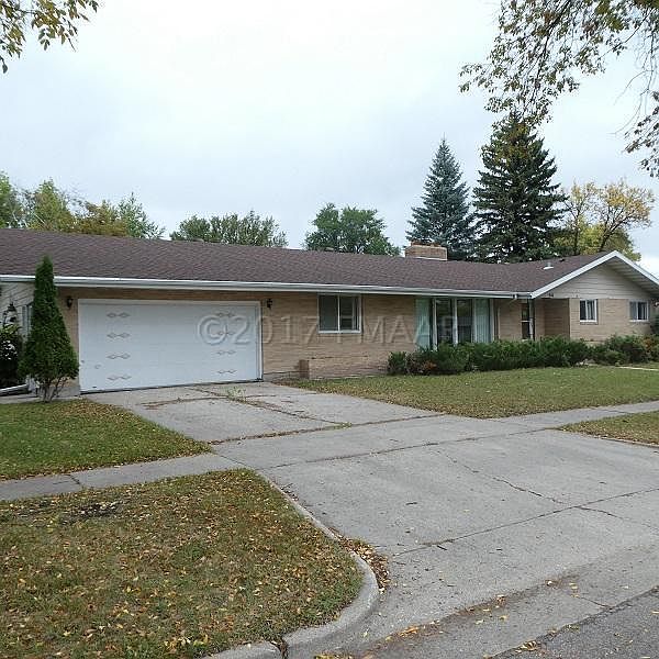 1st image of 318 18th Ave S
